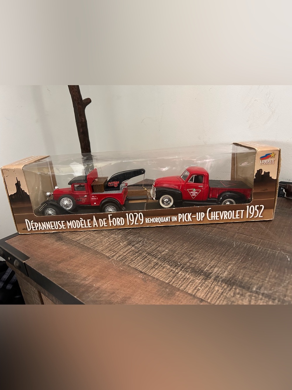 Vintage Red Ford 1929 Tow Truck and Chevrolet Pick-Up Decorative Set